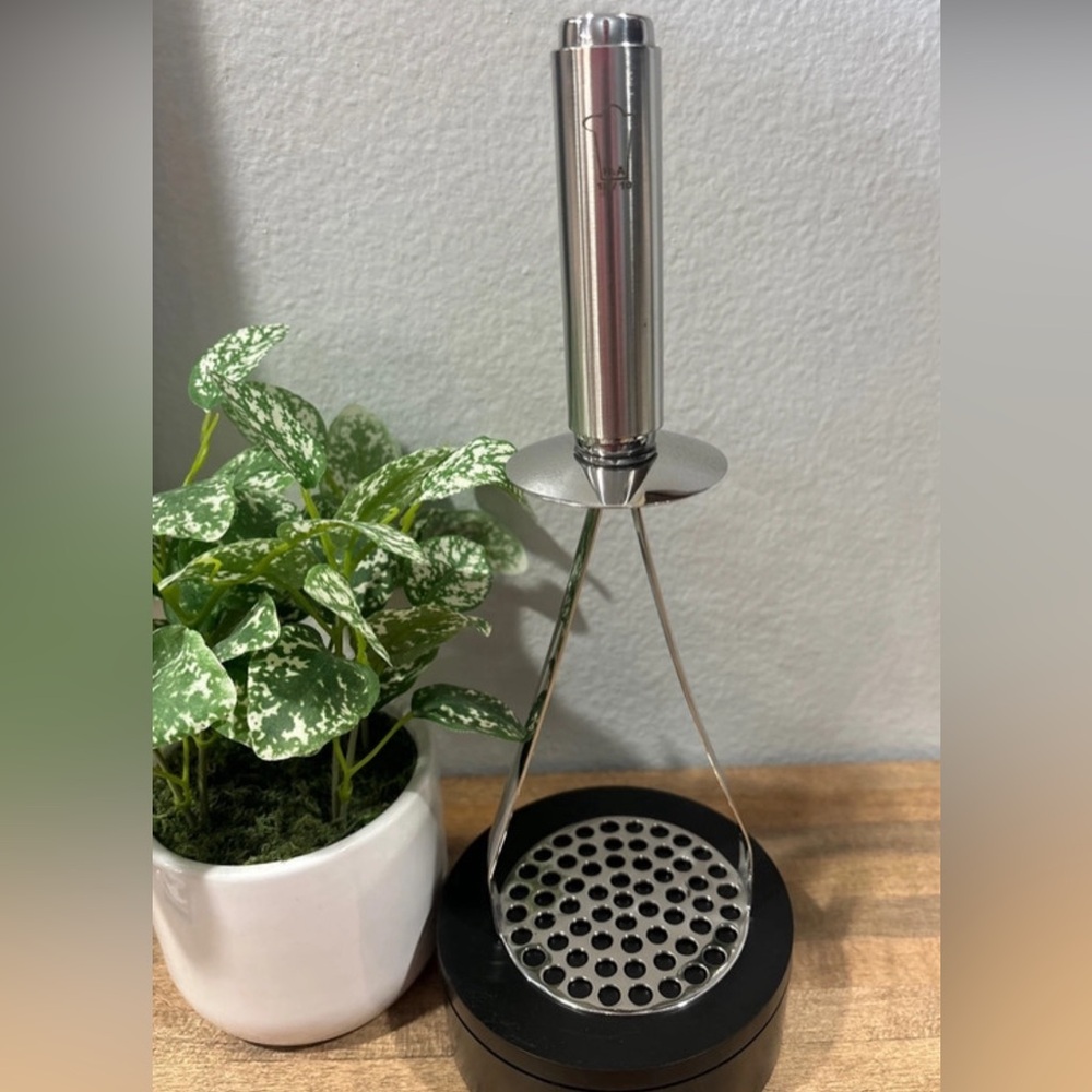 HiA - 18/10 Stainless Steel ~ Potato/Vegetable Masher ~ NEW